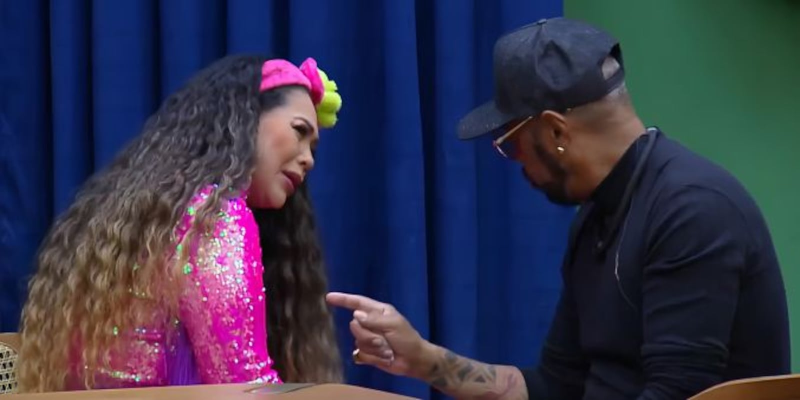 Darlin chora após gesto de Giovanna Reprodução/RecordPlus