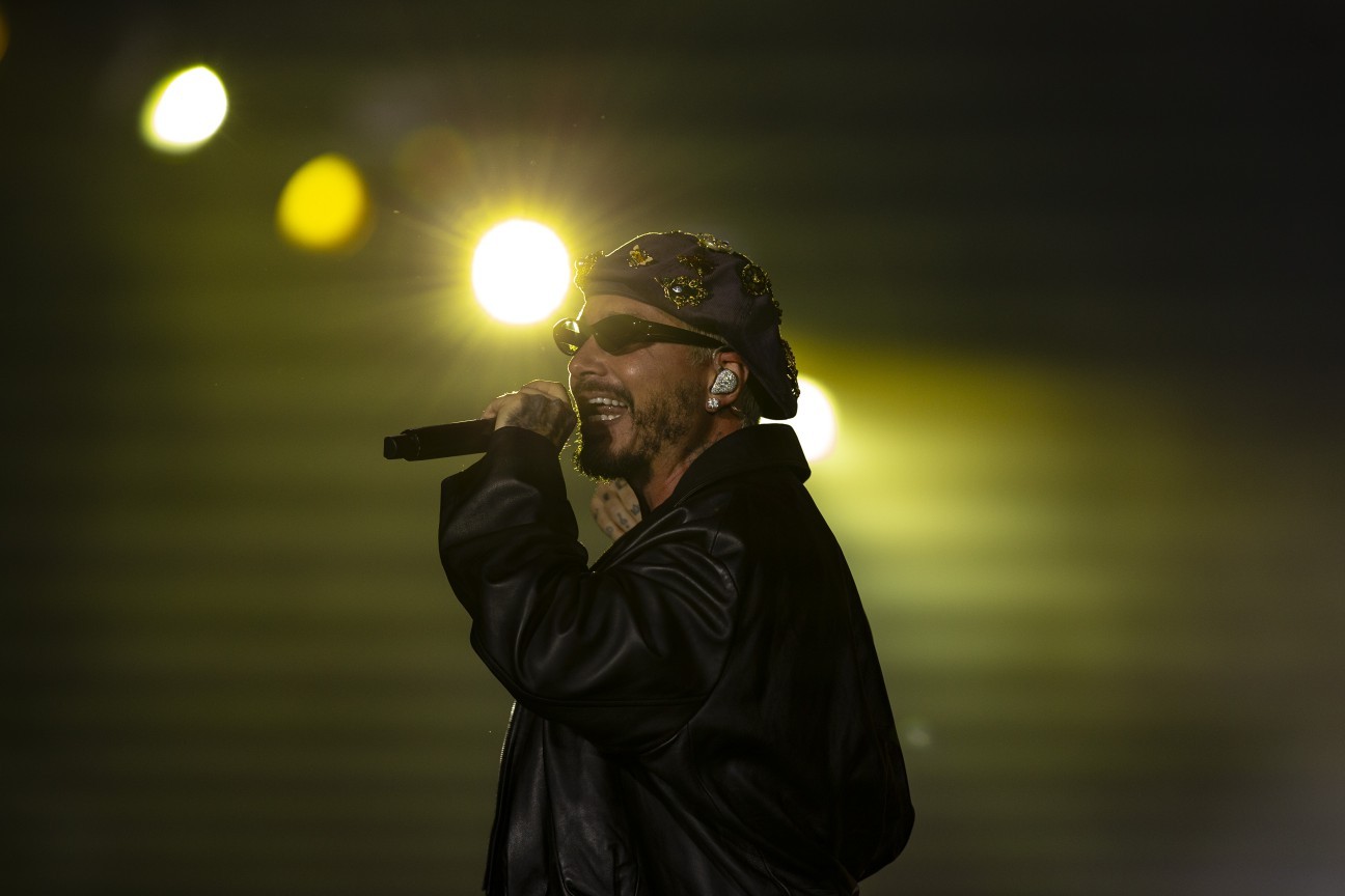 J Balvin no Palco Mundo — Foto: Alexandre Cassiano / Agência O Globo