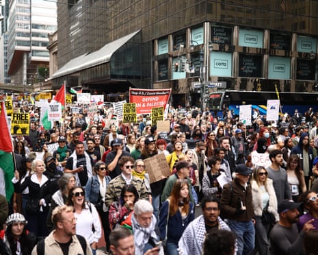 people protest against netanyahu