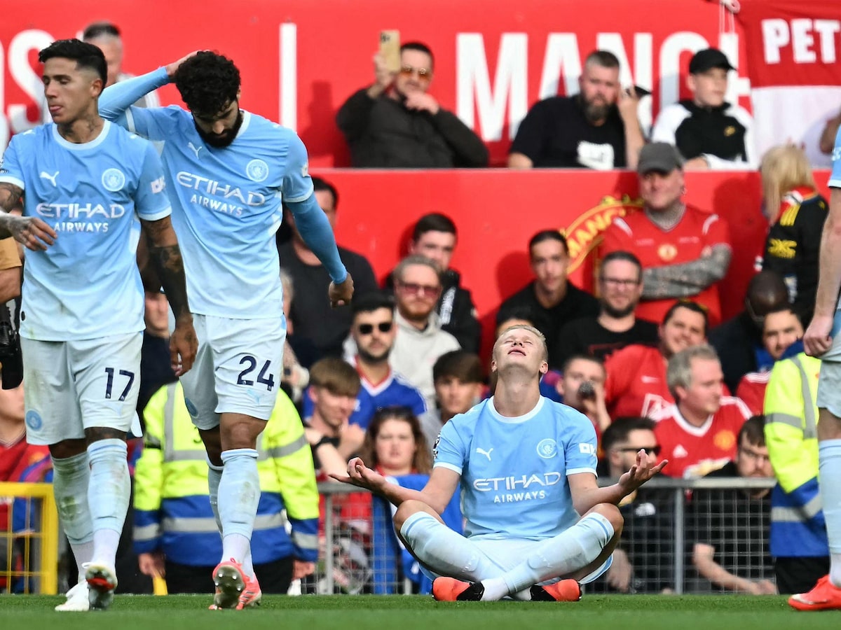 City vence United com um a menos no dérbi de Manchester e mantém 100% na Premier League