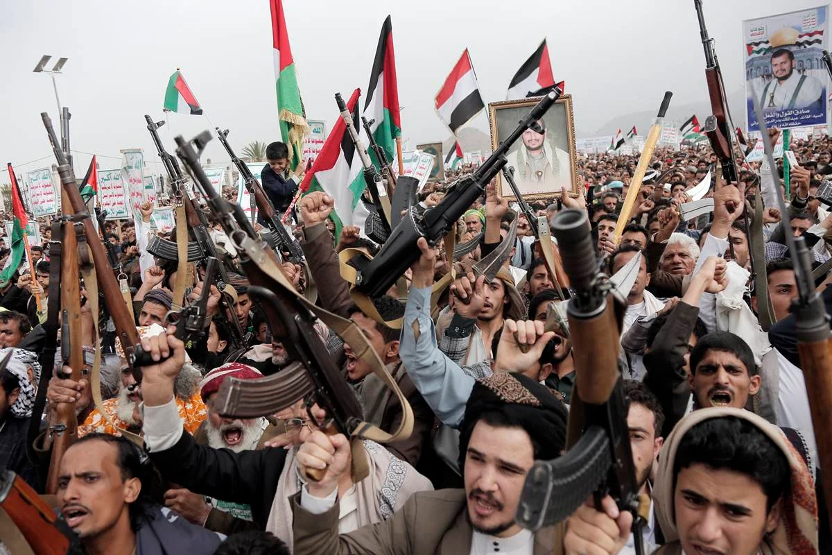 Imagem colorida mostra apoiadores dos Houthis - Metrópoles