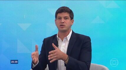 João Campos (PSB) responde à pergunta sobre como concluir obras no prazo e sem aditivos