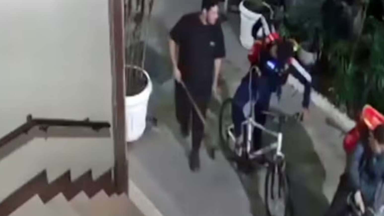 Entregadores são suspeitos de linchar ciclista em Copacabana