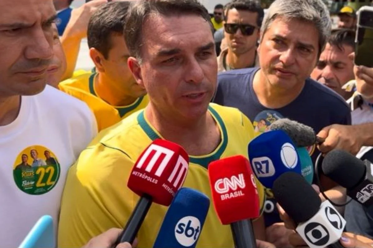 PT pede apuração sobre apoio de grupo fundado por vice de Trump a Flávio