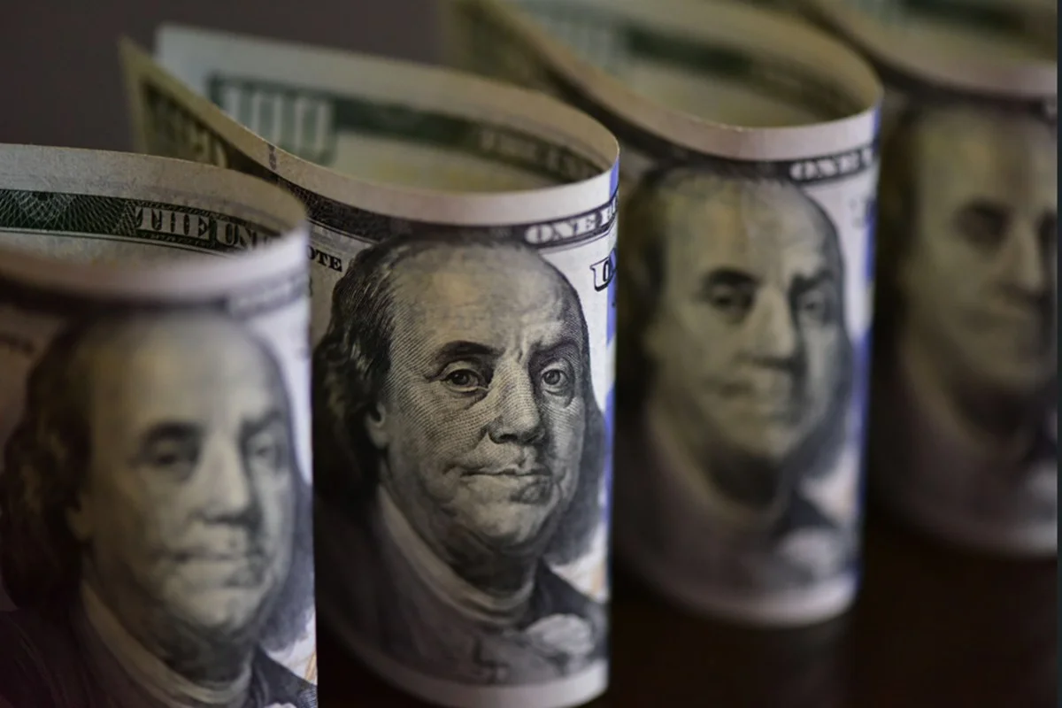 Dólar sobe e Bolsa cai com alta do petróleo e encontro Trump-Xi Jinping