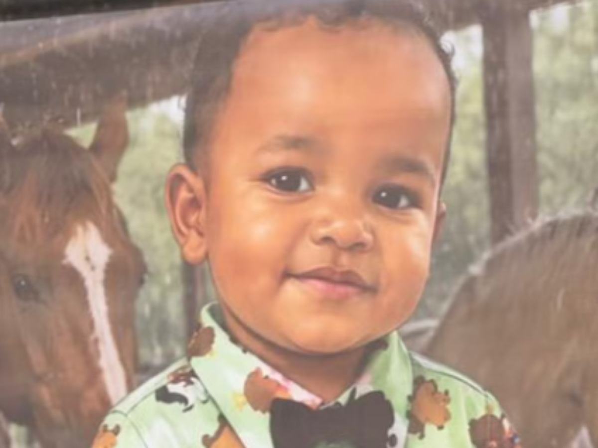 Carro invade calçada, mata menino de 2 anos e motorista é morto por moradores em Maceió