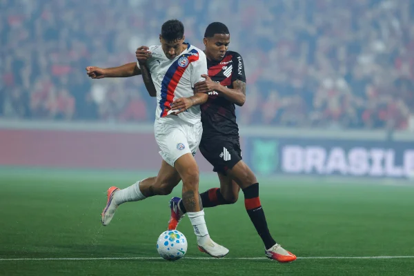 Com pênalti defendido nos acréscimos, Athletico-PR vence o Bahia no Paraná - destaque galeria