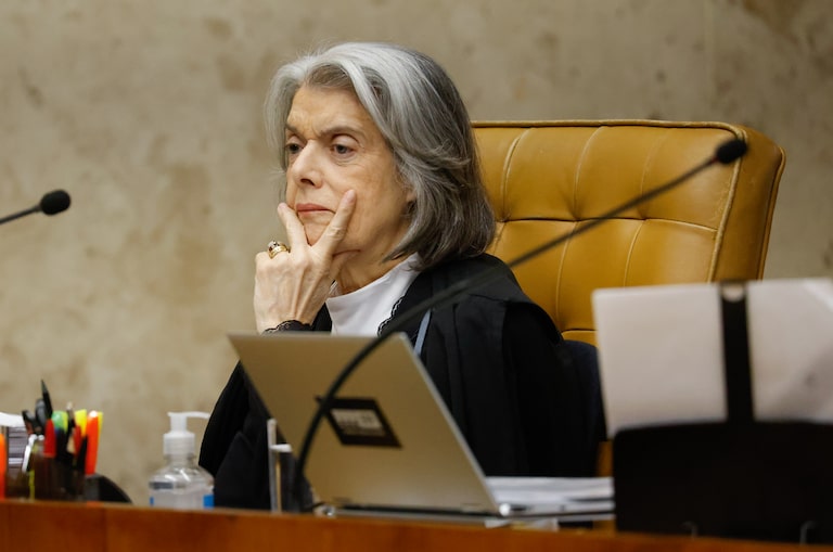 Cármen Lúcia diz lamentar descrença e desânimo com instituições em meio à crise no STF