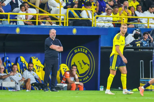 Técnico do Al-Nassr discute com jornalista ao defender Cristiano Ronaldo