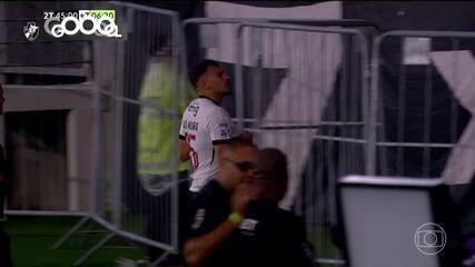 Aos 51 min do 2º tempo - gol de cabeça de Hugo Moura do Vasco contra o Flamengo