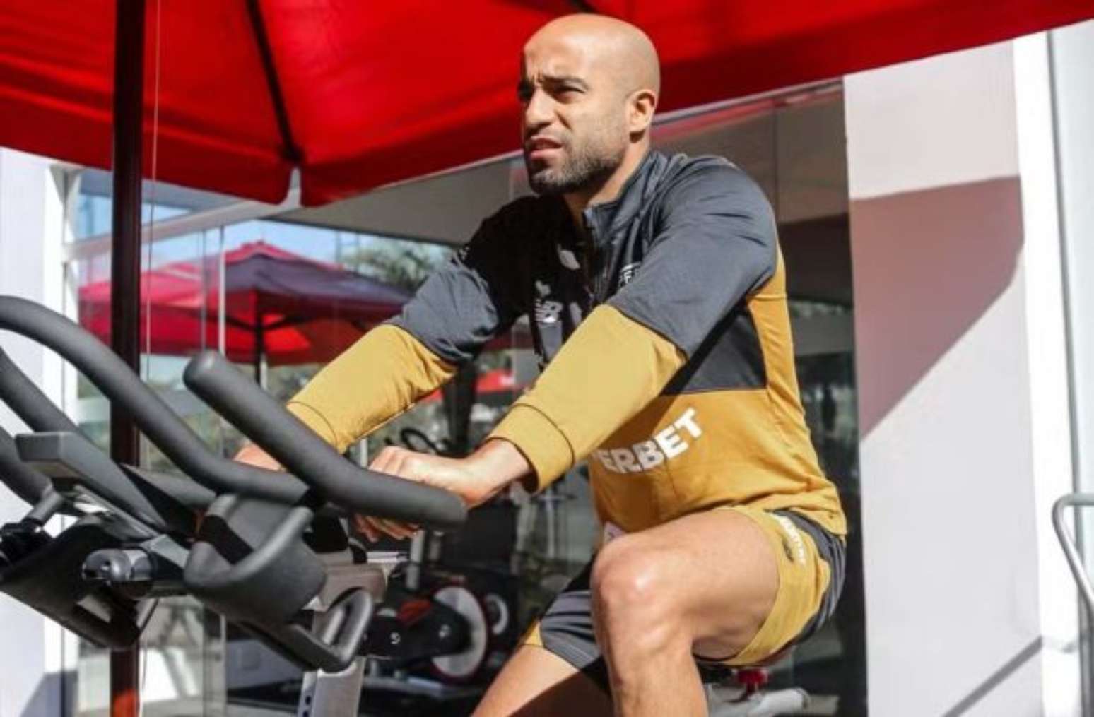 Lucas se lesionou durante a partida contra o Bahia, em maio &ndash;