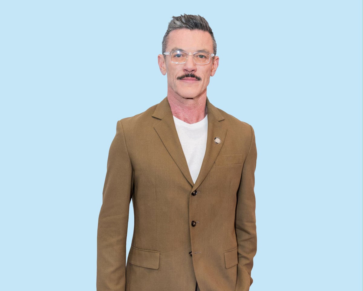 Luke Evans: 'Quando criança, eu estava apaixonado por Harrison Ford como Indiana Jones'