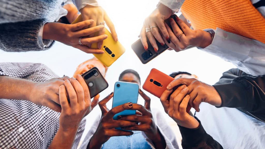 Pesquisa revela por que consumidor quer trocar de celular, mas escolhe o próximo pelo preço