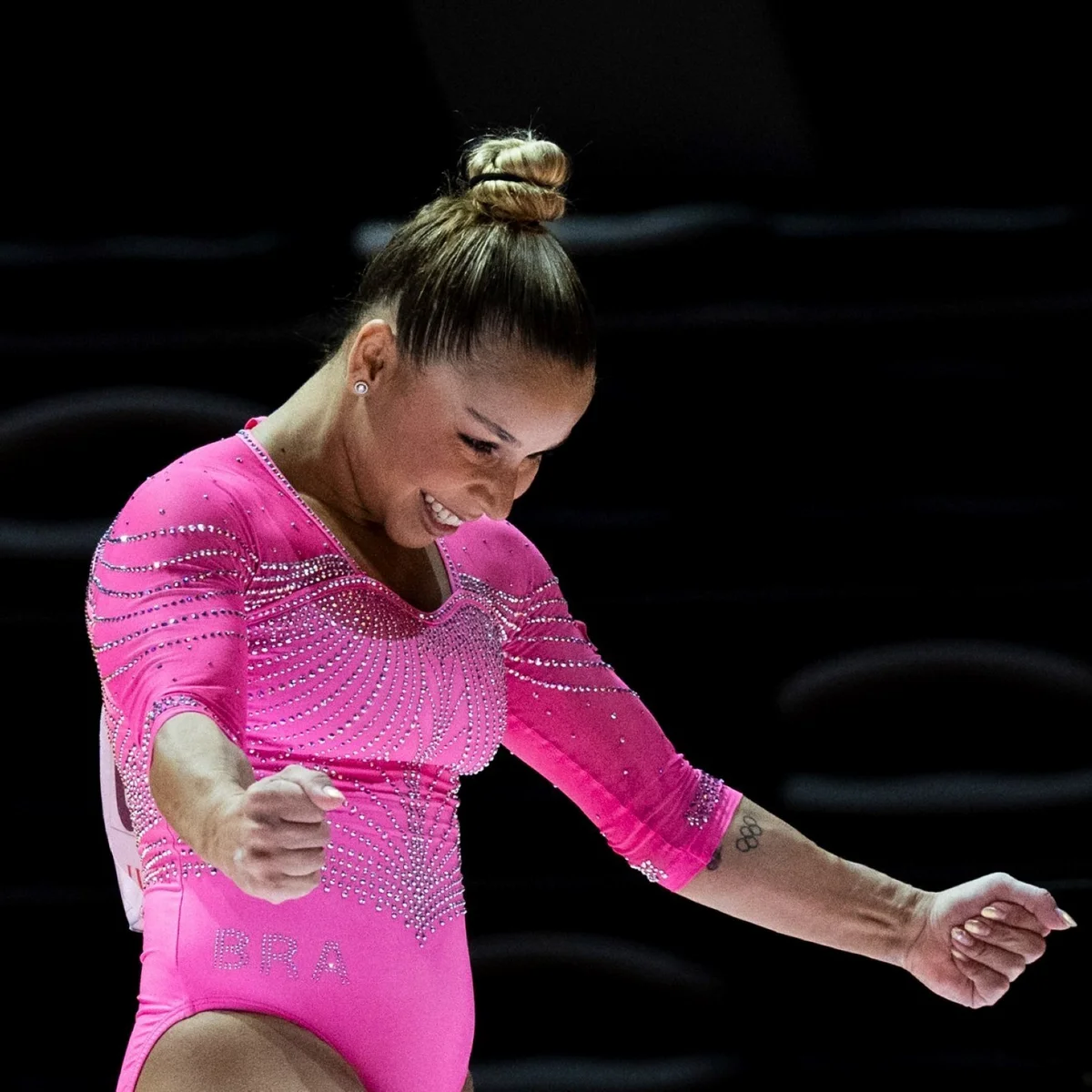 Mundial de Ginástica: Flávia Saraiva ganha prata no solo; Lorrane é bronze
