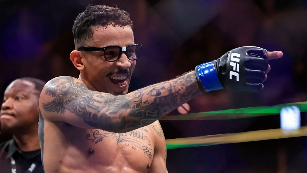 Carlos Prates anuncia luta contra Makhachev pelo cinturão dos meio-médios