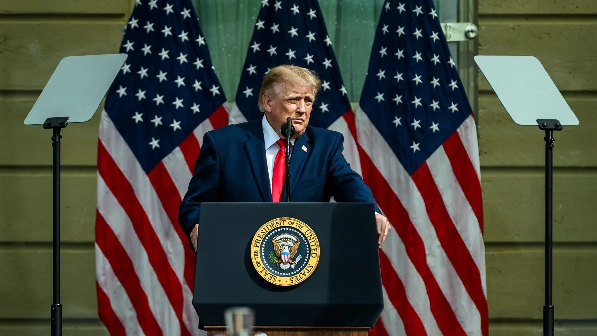 Casa Branca cumpre ameaça de Trump, barra jornalistas e confisca crachás