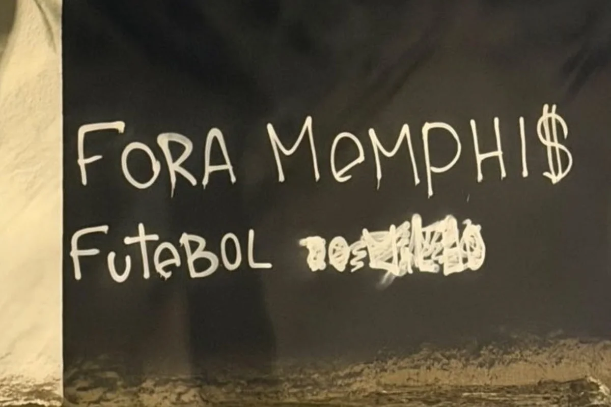 Sede do Corinthians amanhece pichada após eliminação na Libertadores