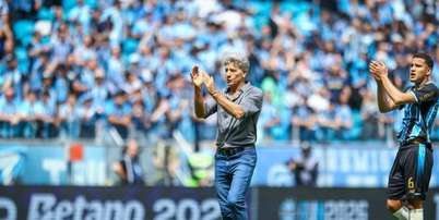 Renato agradece o apoio da torcida do Gr&ecirc;mio ap&oacute;s o empate com o Palmeiras &ndash; Foto: Lucas Uebel / Gr&ecirc;mio FBPA / Jogada10