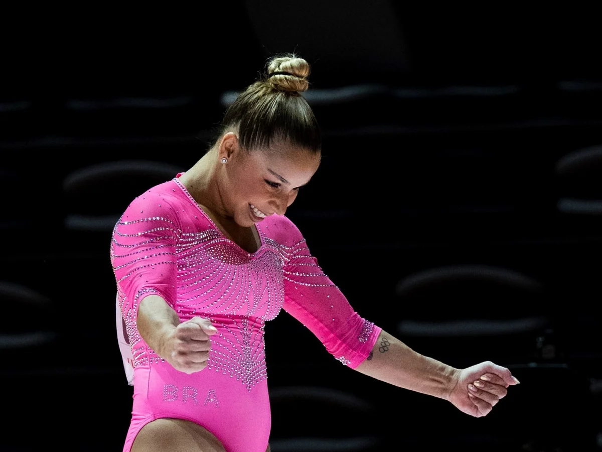Mundial de Ginástica: Flávia Saraiva ganha prata no solo; Lorrane é bronze