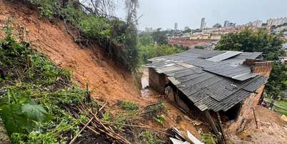 Casal e filho de 5 anos morrem ap&oacute;s casa ser soterrada em deslizamento de encosta no PR Foto: Divulga&ccedil;&atilde;o/CBMPR