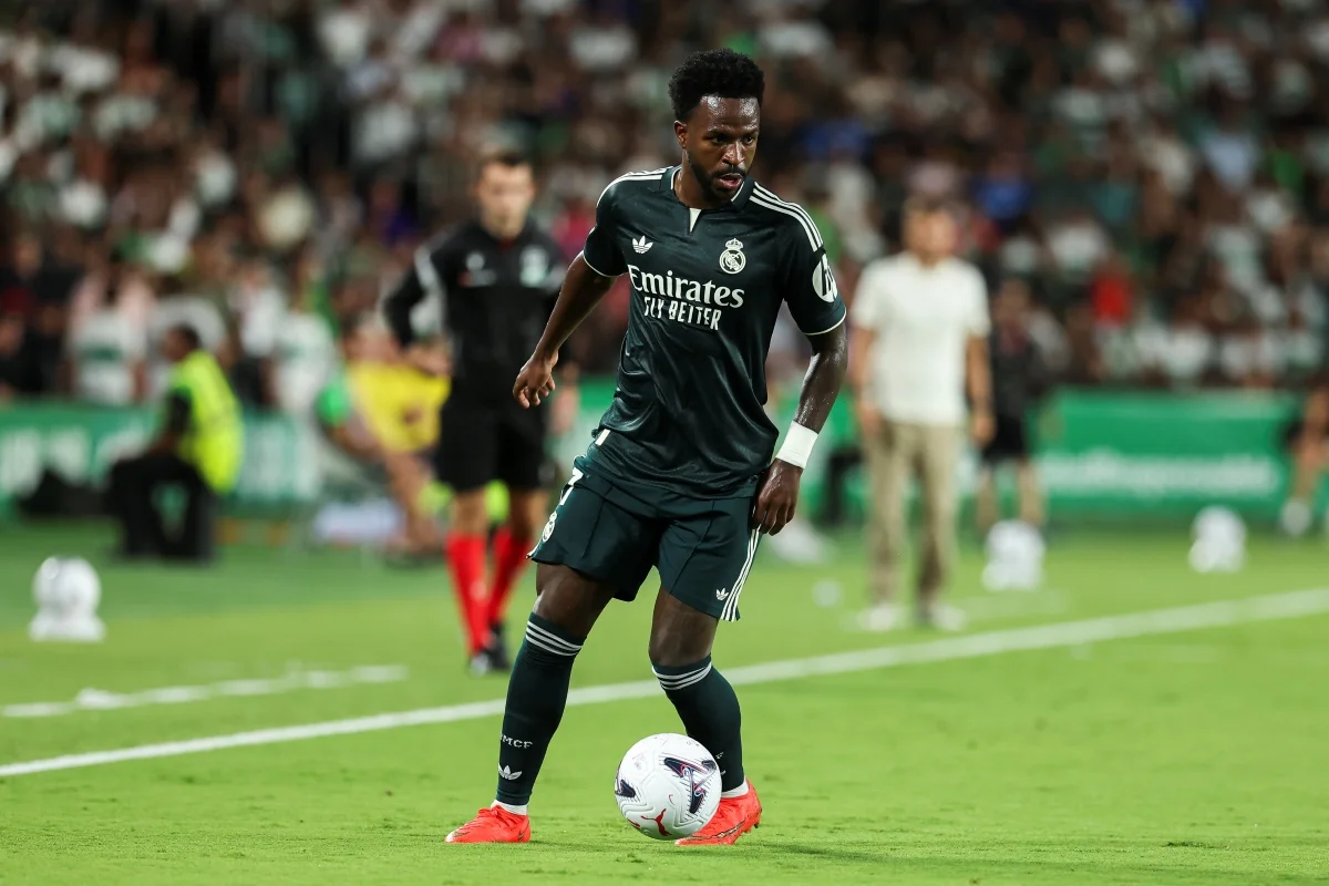Vini Jr. na partida entre Real Madrid e Elche