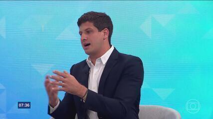 João Campos (PSB) responde à pergunta sobre como pretende reduzir impostos