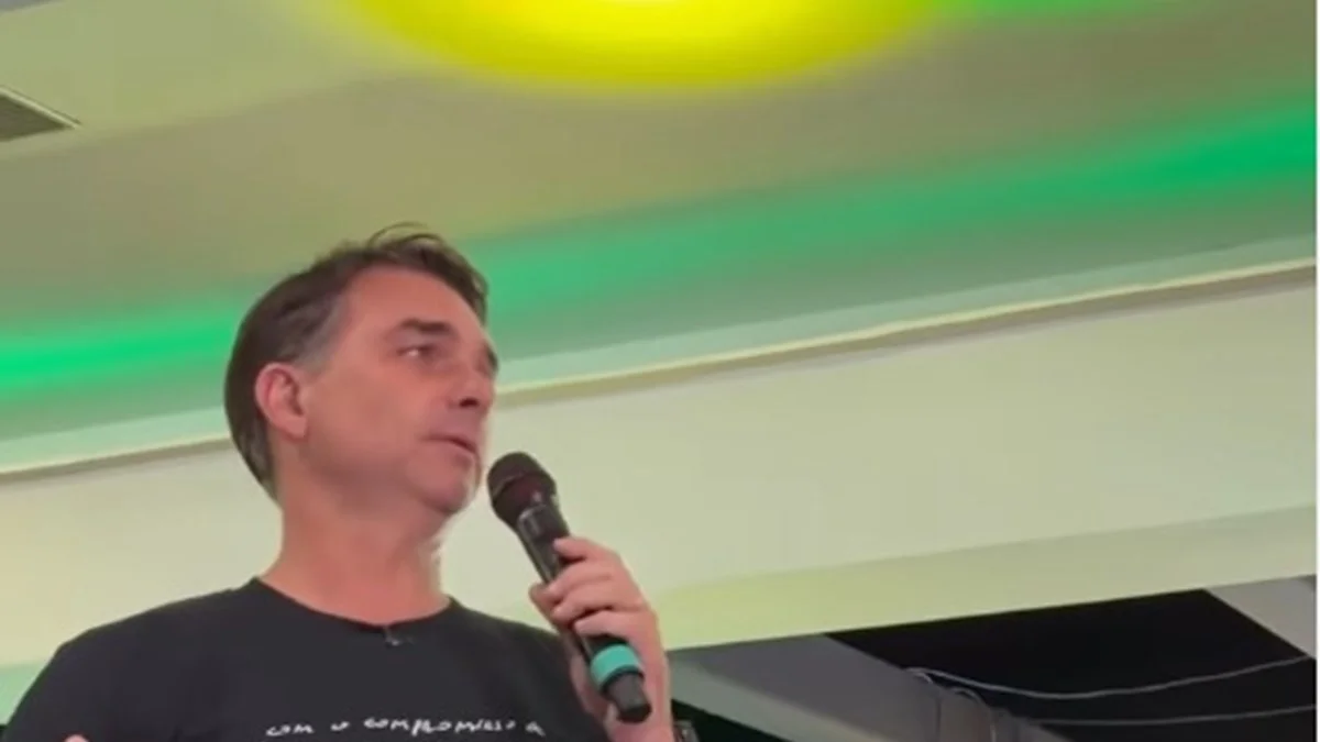 "Perdeu a noção", diz Flávio Bolsonaro ao rebater fala de Lula sobre agro