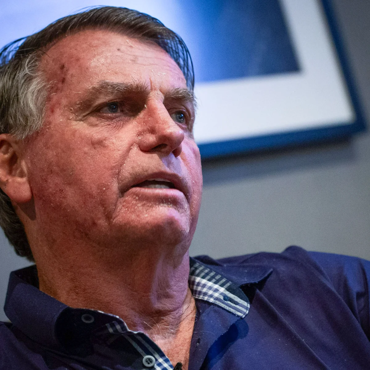TSE proíbe uso da imagem de Bolsonaro em santinhos de candidatos