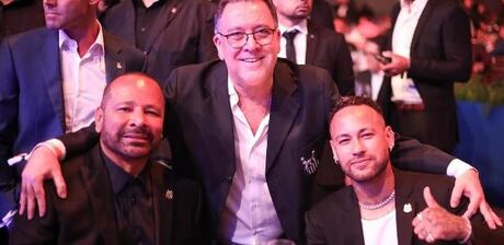 Neymar gostou de contratar. Quando seu pai comprar a SAF do Santos, em 2027, vai continuar escolhendo jogadores. E pode até seguir mais tempo na Vila Belmiro