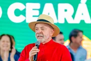 Imagem da matéria: Cobrada, campanha de Lula muda o tom contra Flávio Bolsonaro nas redes