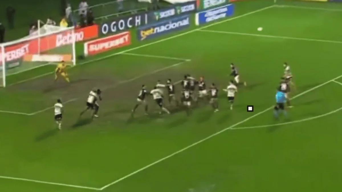 Em jogo eletrizante, Coritiba e Athletico-PR empatam pelo Brasileirão