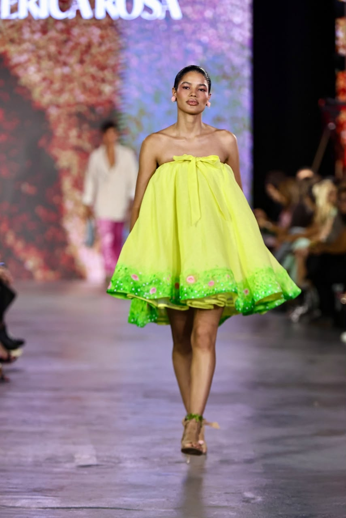 Hills, Glowshine e Erica Rosa mesclam festa e street no Metrópoles Catwalk