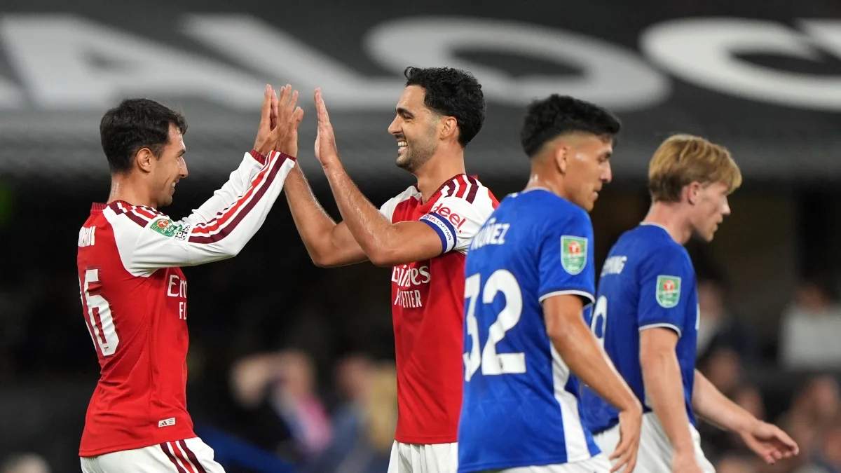 Arsenal goleia Ipswich e garante classificação na Copa da Liga Inglesa