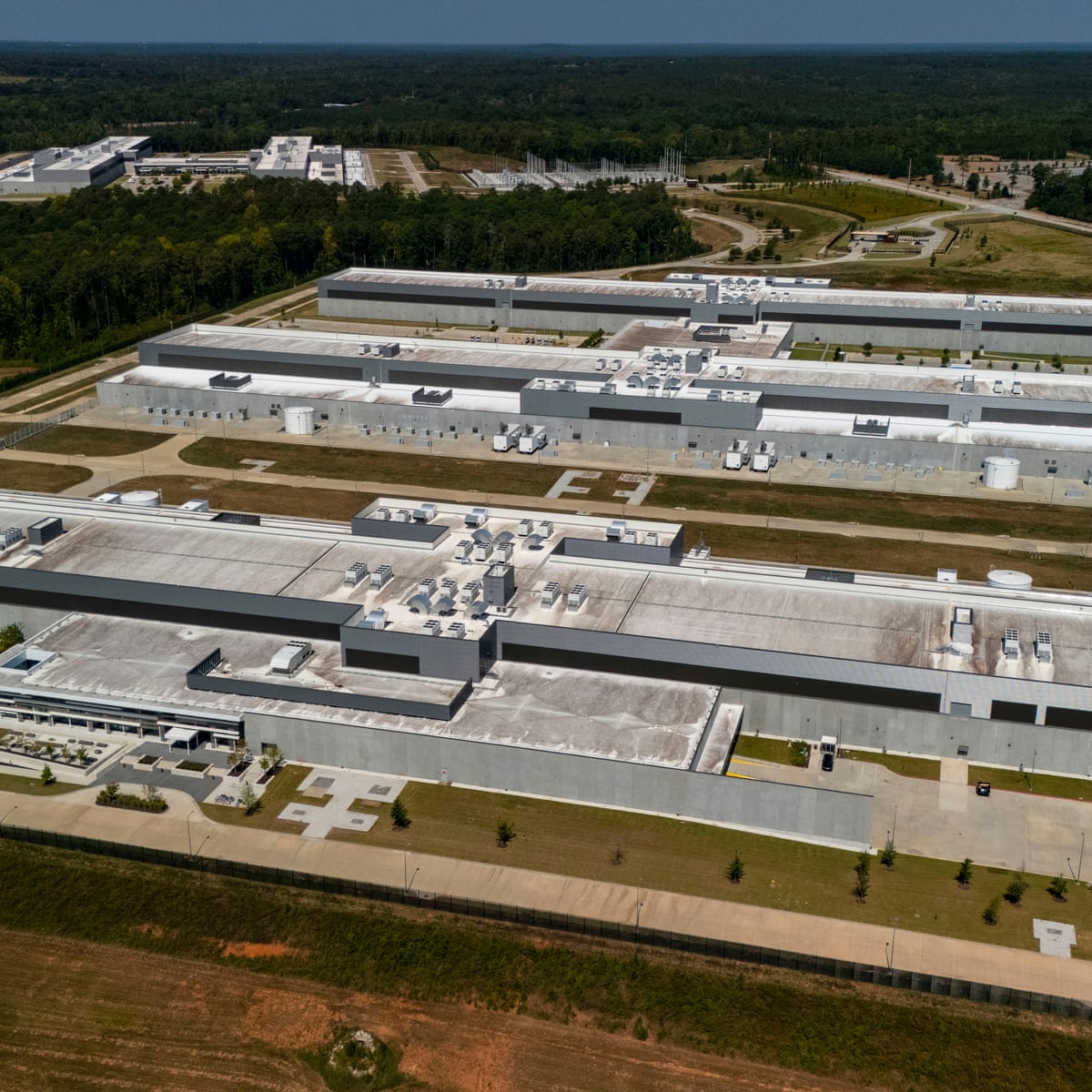Sindicatos trabalhistas devem se unir contra os data centers de IA