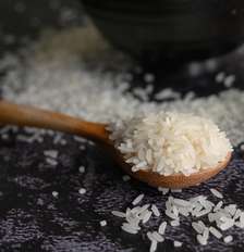 Lavar o arroz ou não? Pesquisa revela impacto nos nutrientes e contaminantes Foto: Freepik