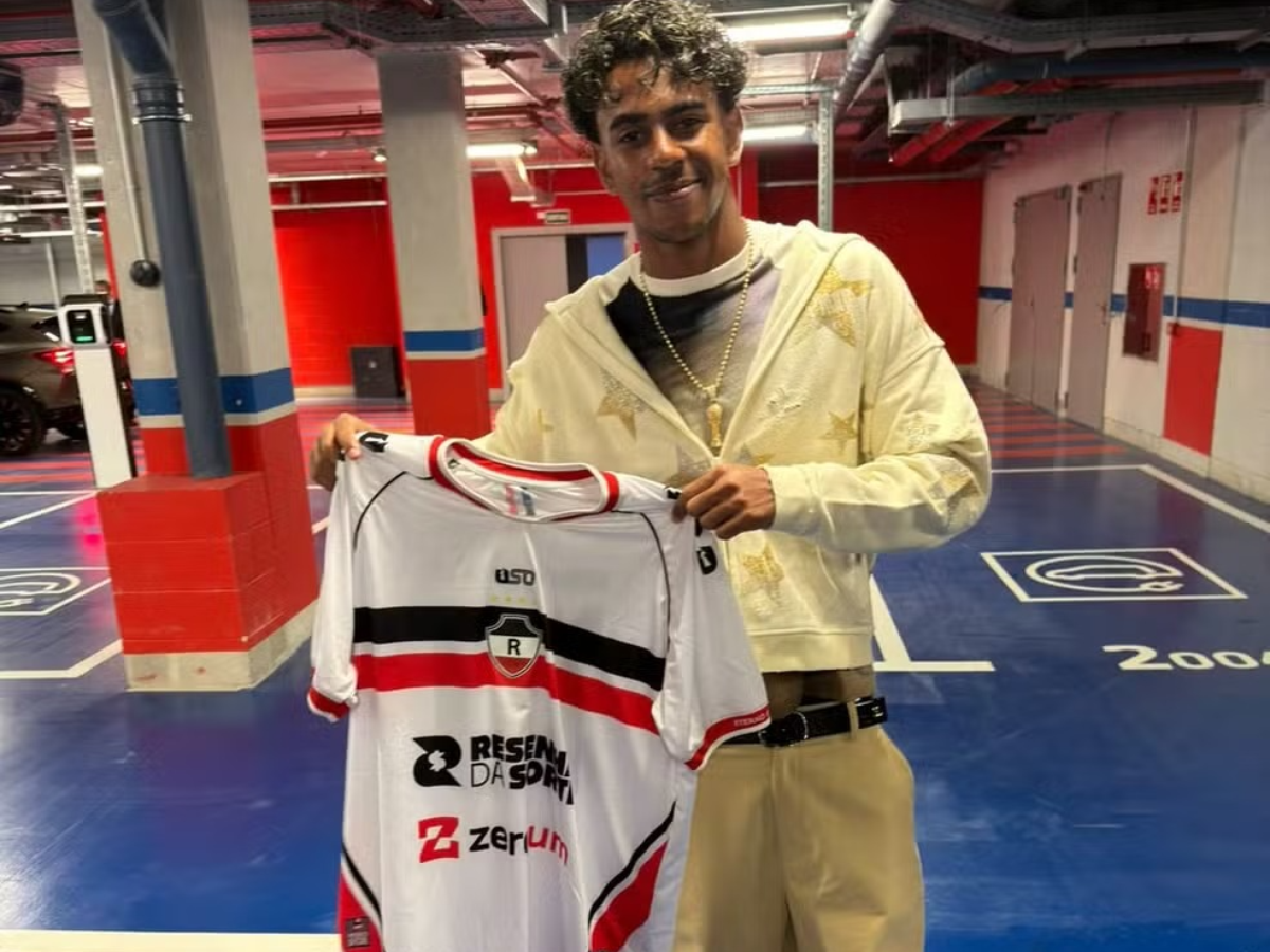 Lamine Yamal posta foto com camisa do River do Piauí após goleada do Barcelona no Camp Nou