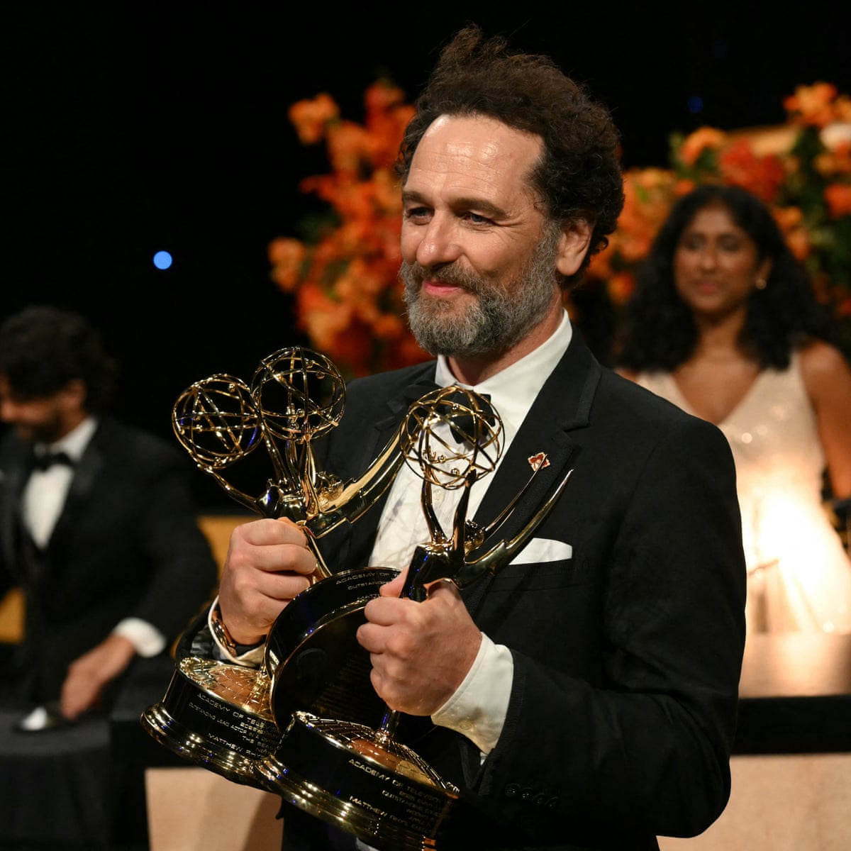A instituição de ensino superior de Matthew Rhys presta homenagem ao 'aluno leal' e devoto da língua galesa