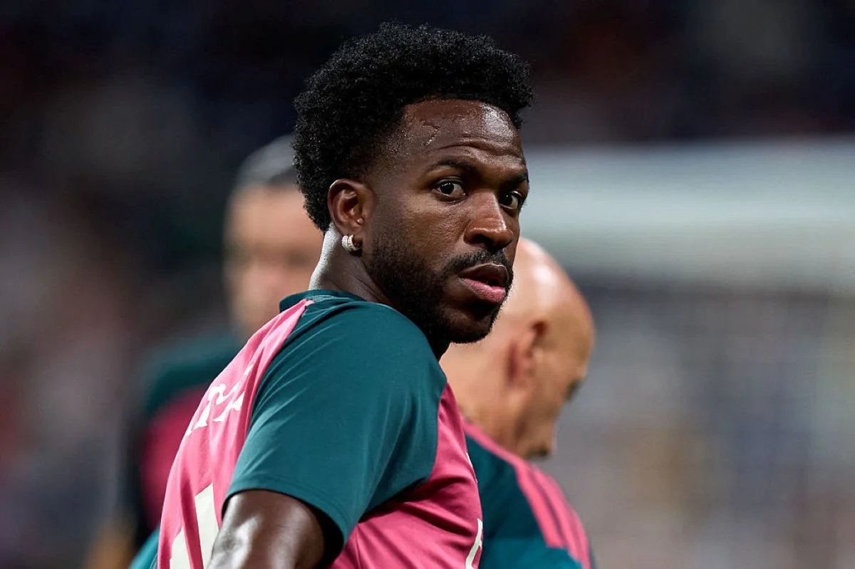 “Está faltando essa atuação de altíssimo nível”, diz Mourinho sobre Vini Jr