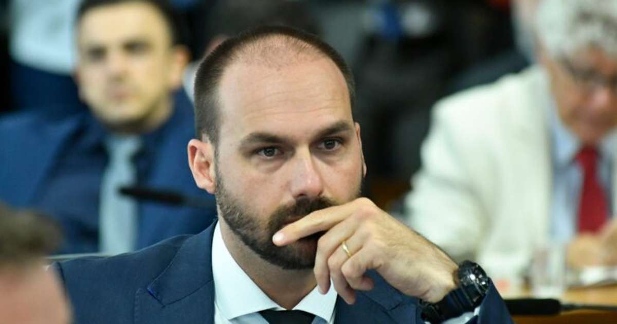 Eduardo Bolsonaro orientou como gerir dinheiro de ‘Dark Horse’ nos EUA, aponta PF