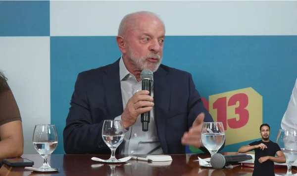 A três semanas do 1º turno, Lula cobra engajamento de apoiadores nas redes