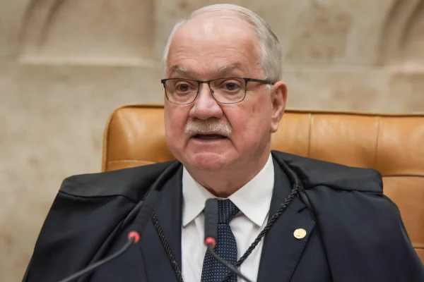 Fachin dá 48 horas para Andrei se manifestar e deixa cargo na PF em aberto