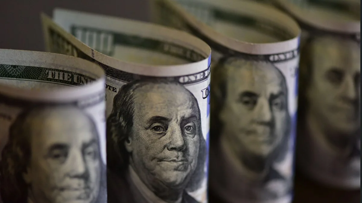 Dólar cai e Bolsa sobe com eleições e 4ª queda seguida do preço do petróleo