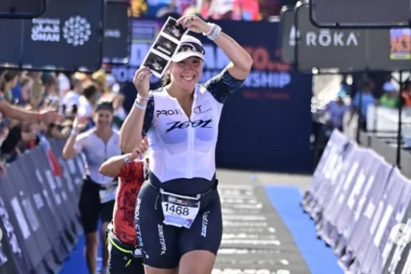 Triatleta revela desafios após completar Ironman 70.3 grávida de 5 meses