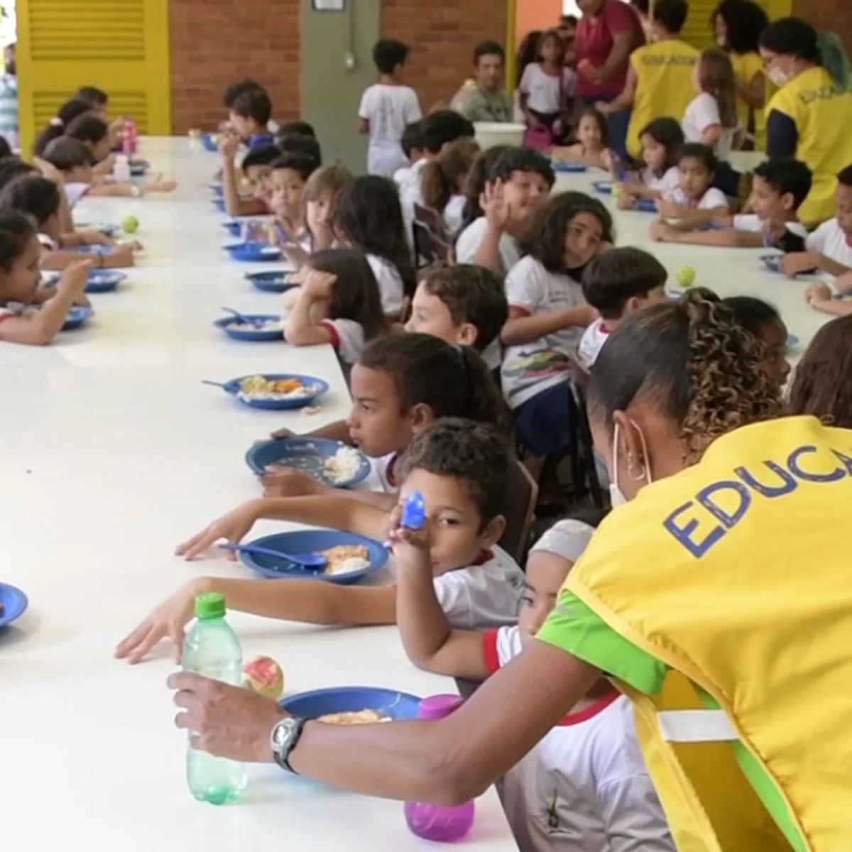 Educadores sociais do DF paralisam atividades por atraso em pagamentos