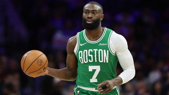 A estrela da NBA Jaylen Brown diz em uma entrevista ridícula que é um influenciador, não um entretenimento para os fãs