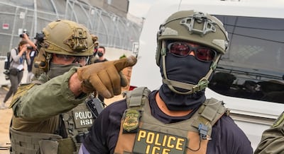 Amnistía Internacional pide en un reporte “eliminar” la policía de inmigración ICE