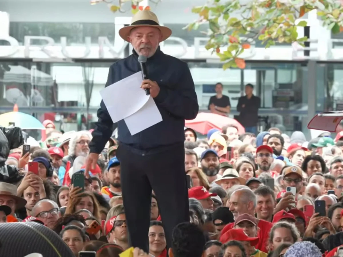 Em SC, Lula cobra apoio do agronegócio: "Deveriam se ajoelhar para mim"