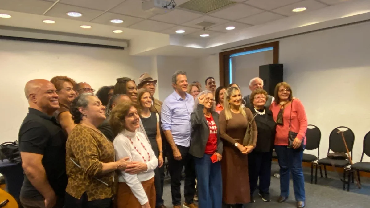 Haddad se reúne com evangélicos em campanha e assina carta de compromisso