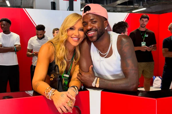Virginia começa a usar alianças com Vini Jr e diz: “Após 1 ano de namoro”