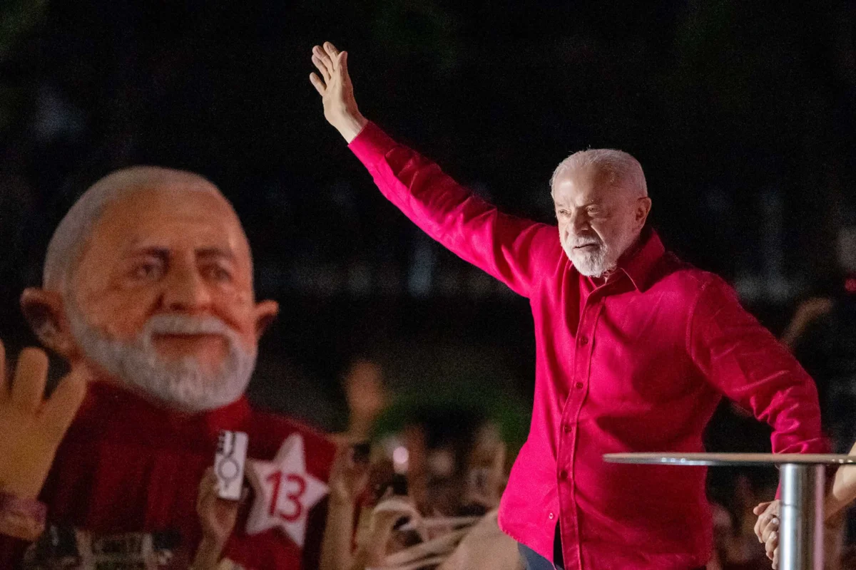 O presidente Lula e candidatos às eleições de 2026 durante ato de campanha em Ceilândia, no Distrito Federal Metropoles